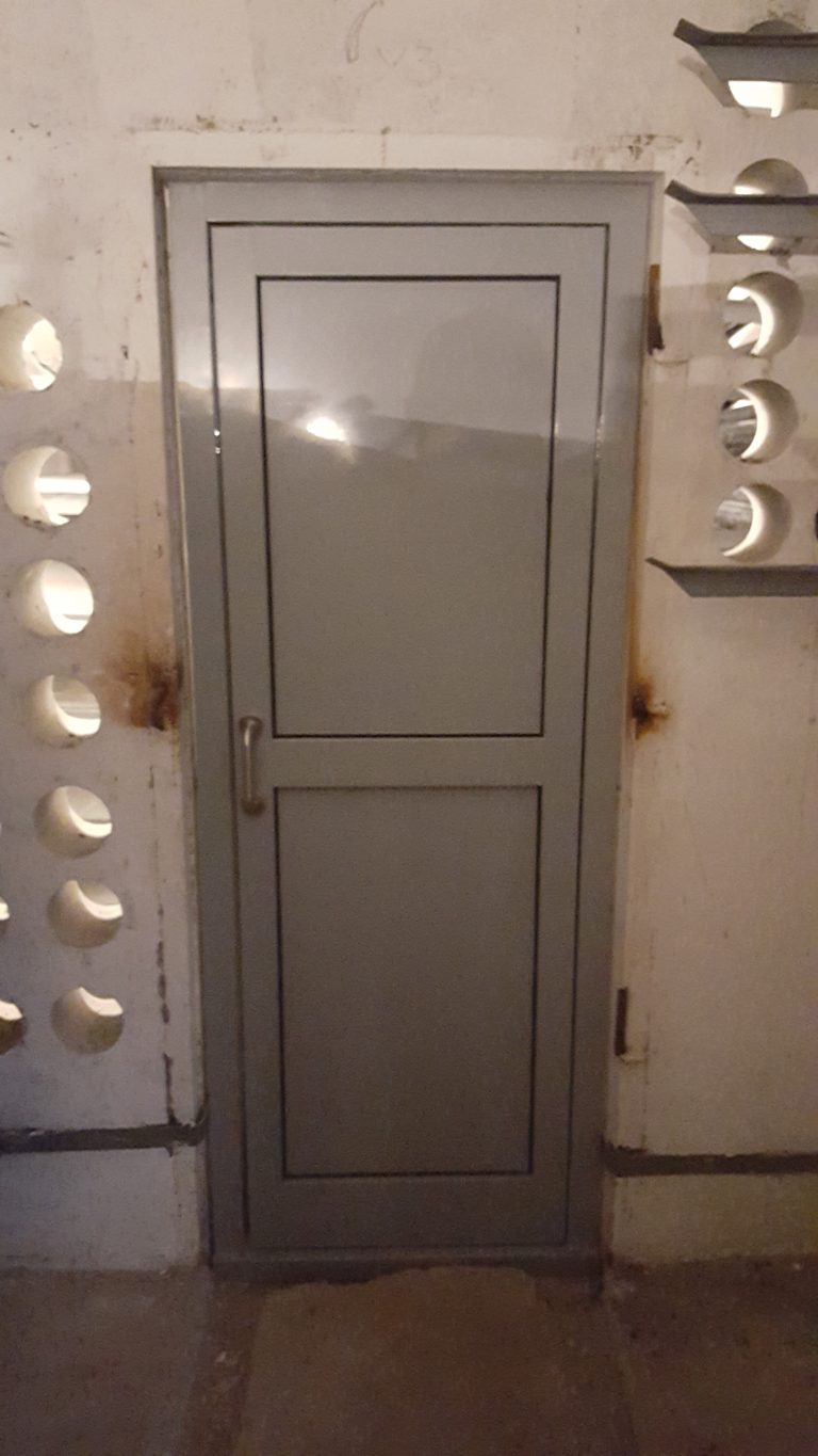 Маятниковая, глухая